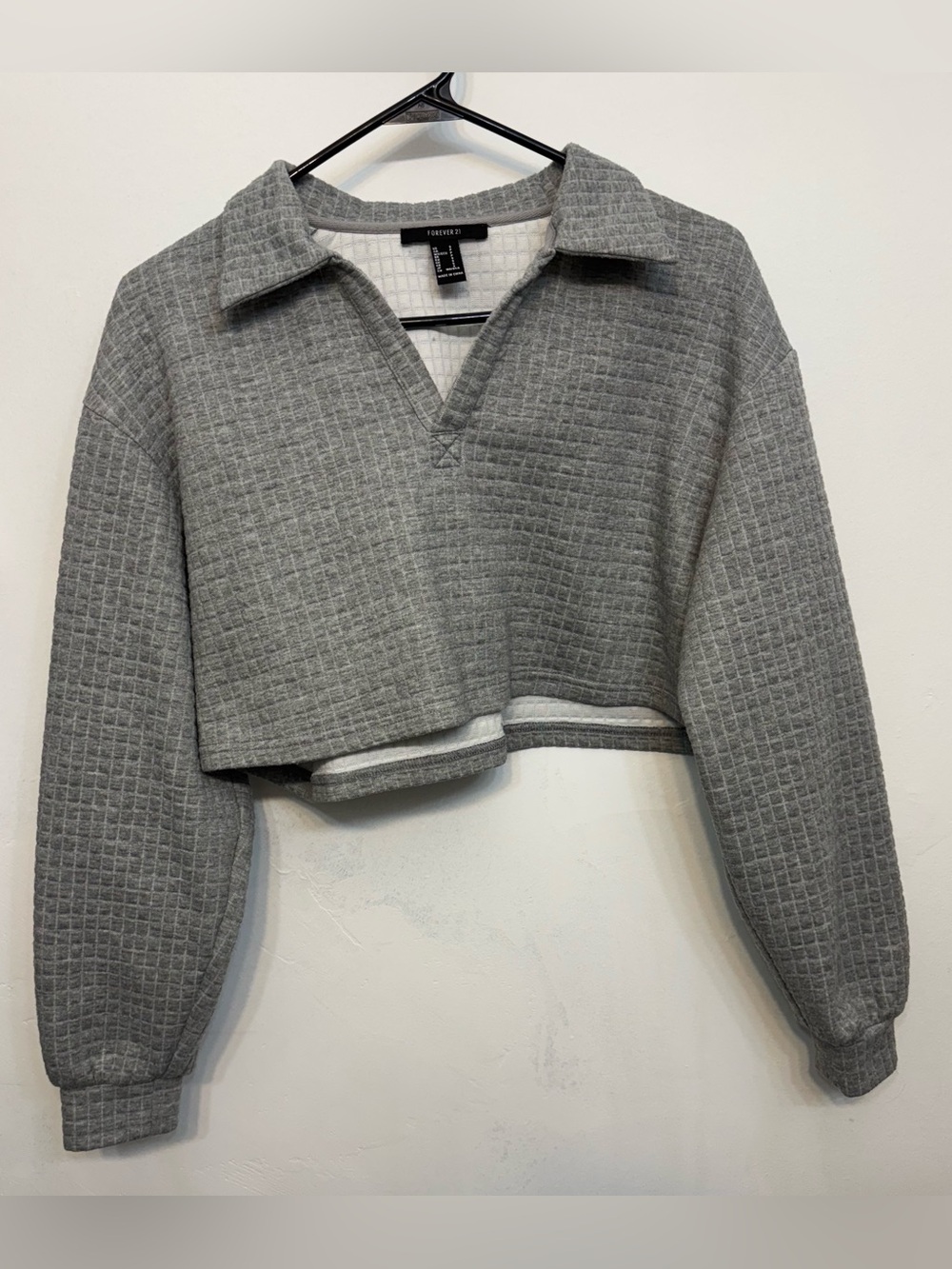 FOREVER 21 Gray Crop Quilted Polo V Neck Pullover Sweater Woman Size Small NWOT